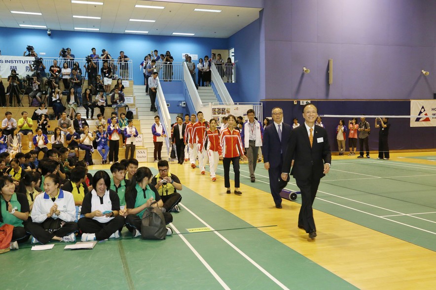 <p>Rio Olympic Games Mainland Olympians Delegation are greeted by Hong Kong athletes, students of the Hong Kong Sports Institute&rsquo;s Elite Athlete-friendly School Network, and guests from the sporting community when they march in the Badminton Hall.</p>
