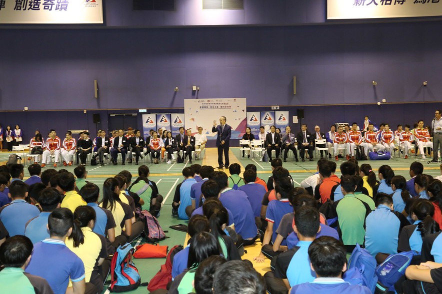 <p>Mr Lau Kong-wah JP, Secretary for Home Affairs, delivers a speech to the audience.</p>
