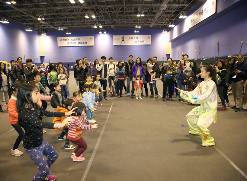 <p>Badminton, boccia, rugby, table tennis and wushu demonstrations were arranged on the HKSI Open Day.&nbsp; Participants were privileged to have a glimpse of the world-class technique of the elite athletes and to play with these sport talents.&nbsp; The photo shows Debbie Yeung, the champion of the 2<sup>nd</sup> World Taijiquan Championships.</p>
