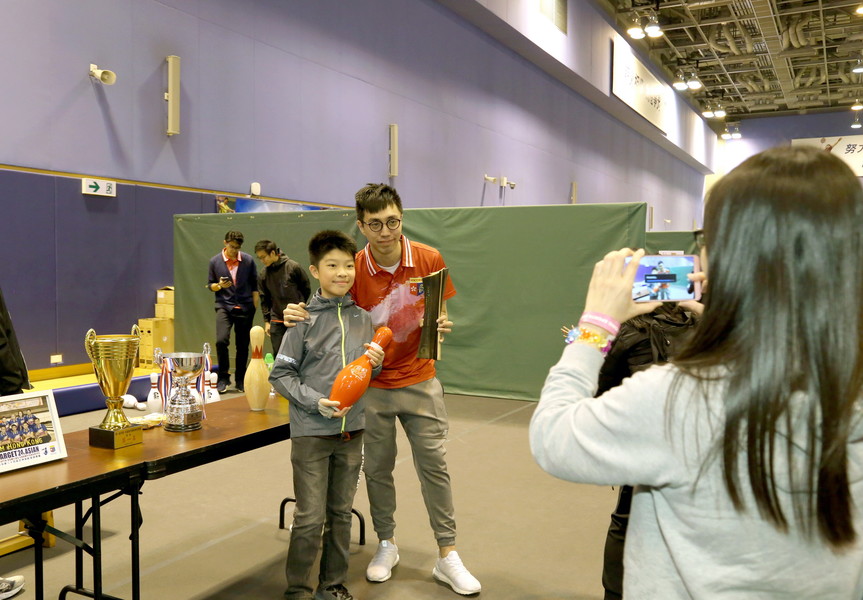 <p>Participant enjoyed try-out game at the tenpin bowling booth and took photos with Asian Tenpin Bowling Champion Mak Cheuk-yin.</p>
