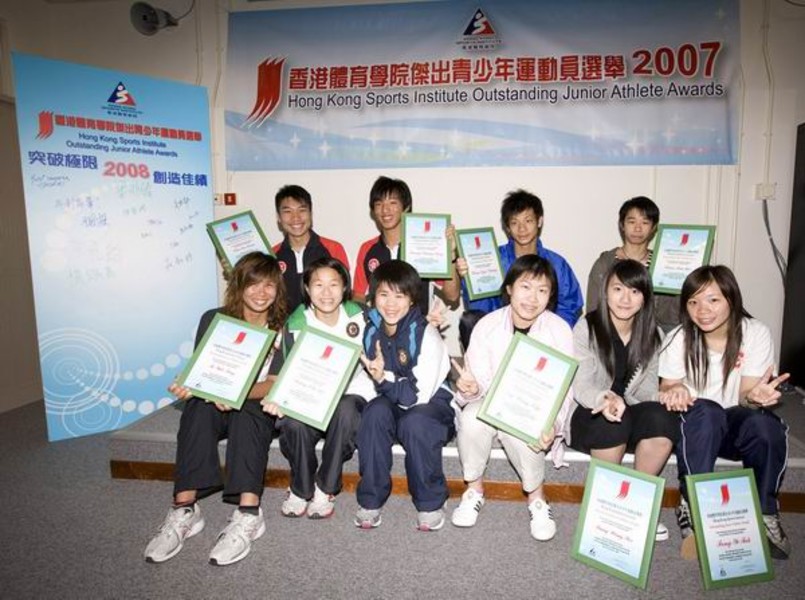 <p>Group photo of all Outstanding Junior Athletes of 2007 after autographing the signing board.</p>
