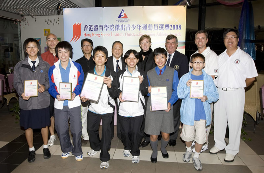 <p>Dr Trisha Leahy (middle at back row), Chief Executive of the HKSI, together with presenting guests Poon Chi-nam (2<sup>nd</sup> from left at back row), Executive Committee Member of the Hong Kong Sports Press Association and Hu Fa-kuang GBS JP (3<sup>rd</sup> from left at back row), Vice-President of the Sports Federation &amp; Olympic Committee of Hong Kong, China, as well as representatives of the NSAs appreciate the efforts of all winning athletes.</p>
