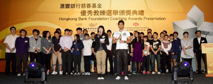 <p>Karatedo athlete Lee Ka-wai (right) and snooker athlete Ip Wan-in represent all athletes to salute to coaches for their numerous support behind the scene.</p>
