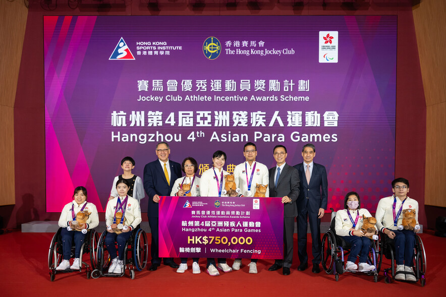 <p>The medallists of the Hangzhou 4<sup>th </sup>Asian Para Games received the awards.</p>
