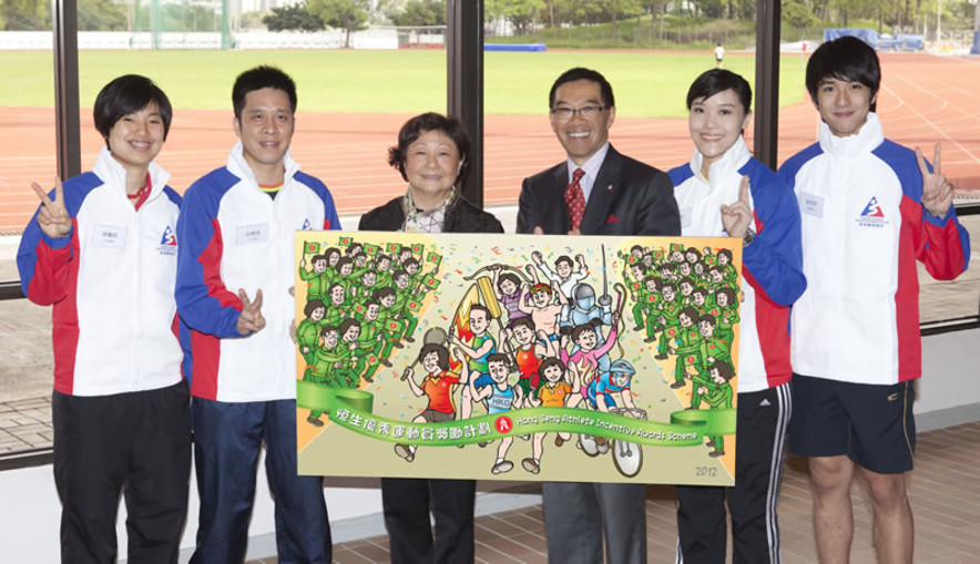 <p>Carlson Tong (3<sup>rd</sup> from right), Chairman of the Hong Kong Sports Institute, receives an illustration from Rose Lee (3<sup>rd</sup> from left), Vice-Chairman and Chief Executive of Hang Seng Bank, as encouragement for Hong Kong athletes to excel at the London Olympics and Paralympics. Athletes Yu Chui-yee (wheelchair fencing) (2<sup>nd</sup> from right), Yip Pui-yin (badminton) (1<sup>st</sup> from left), Nicholas Edward Choi (fencing) (1<sup>st</sup> from right) as well as former Olympic silver medallist and table tennis coach, Ko Lai-chak (2<sup>nd</sup> from left), also join the special occasion.</p>
