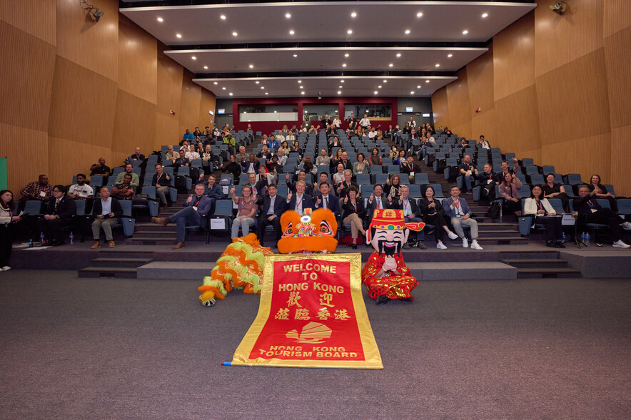 <p>Group picture of guests and participants with the lion and God of Wealth at the Closing Ceremony.</p>
