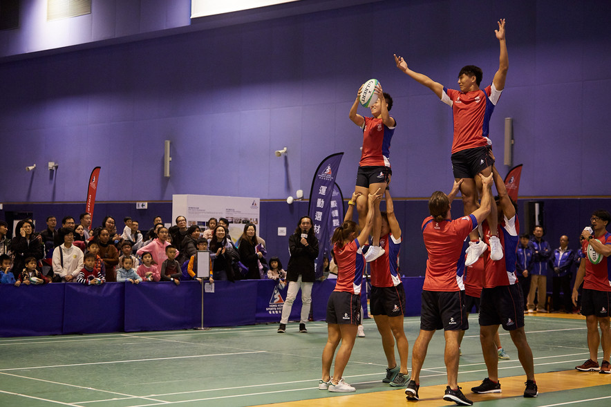 <p>Demonstration and challenge zones, featuring badminton, table-tennis, rugby, wushu and sports for athletes with disabilities, were staged for the public to get up close and personal with elite athletes.</p>
