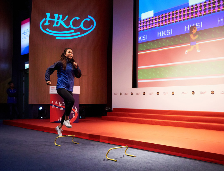 <p>Hurdler Lui Lai-yiu (photo), table tennis athlete Li Ching-wan, tennis athlete Ng Ki-lung and tenpin bowling athlete Tseng Tak-hin played video games resembling four different sport competitions including hurdling, table tennis, tennis and tenpin bowling to unveil the recipients of the Coach of the Year Awards in four categories.</p>
