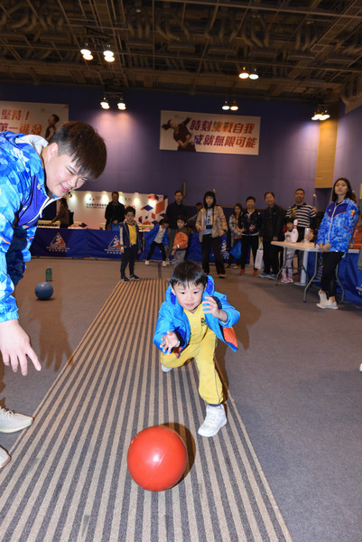 <p>The HKSI&nbsp;hosted &ldquo;BOCOM HKSI&nbsp;Open Day 2020&rdquo; on 12 January 2020 , which aimed at raising public awareness towards the development of elite sports training in Hong Kong through various activities, including &ldquo;Meet the Athletes&rdquo; session, &ldquo;Sports Talent Challenge&rdquo;, interactive game booths, sports demonstrations and tryouts.</p>
