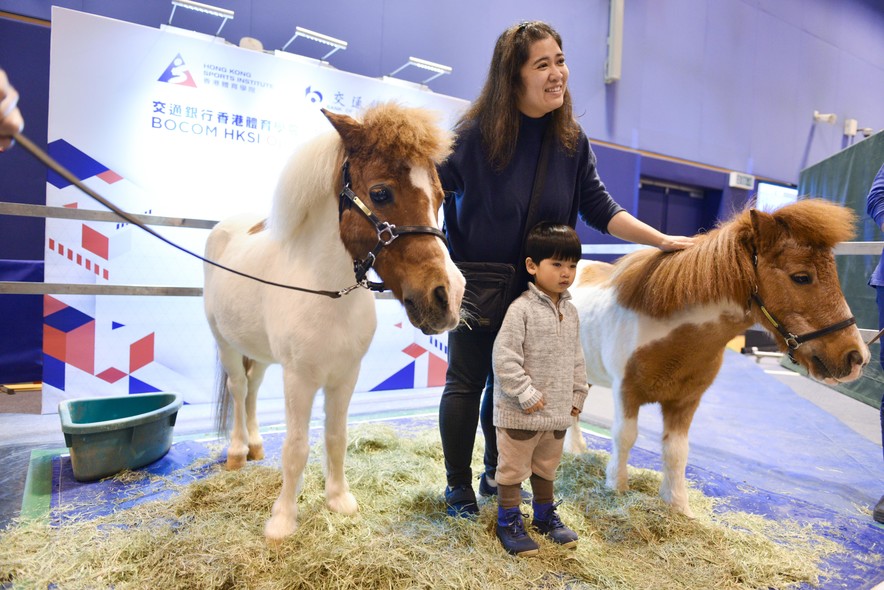 <p>体院於1 月12 日举行「交通银行香港体育学院2020 开放日」，同场设有多项精彩活动，如「与运动员会面」、「运动潜能大比拼」、互动游戏摊位、多个运动项目示范及试玩等，增加市民对精英运动发展的认识。</p>
