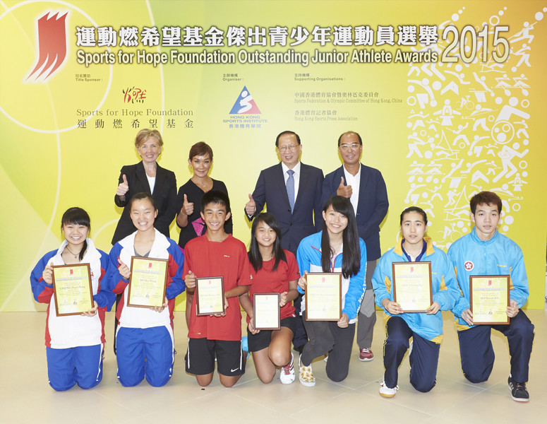 The Sports for Hope Foundation Outstanding Junior Athlete Awards Presentation for 1st quarter 2015 wraps up with 8 junior athletes being awarded.  Officiating guests include Dr Trisha Leahy BBS, Chief Executive of the HKSI (1st left, back row); Mr Pui Kwan-kay BBS MH, Vice-President of the Sports Federation & Olympic Committee of Hong Kong, China (2nd right, back row); Mr Chu Hoi-kun, Chairman of the Hong Kong Sports Press Association (1st right, back row) and Miss Marie-Christine Lee, Founder of the Sports for Hope Foundation (2nd left, back row), take a group photo with the recipients.