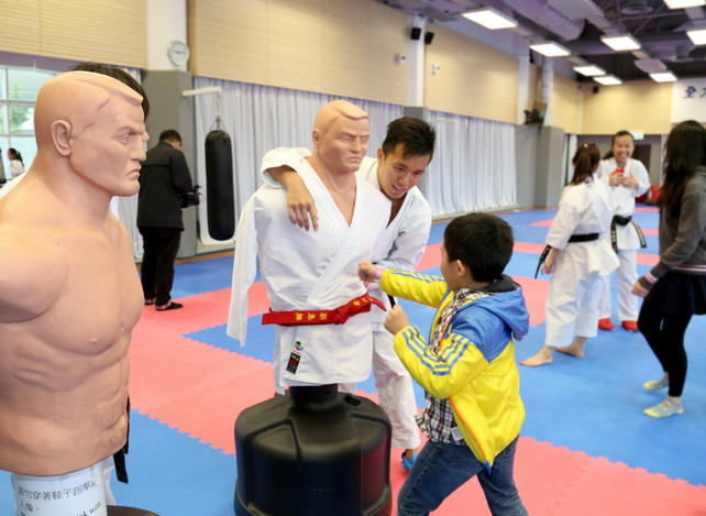 Participants of the HKSI Open Day can enjoy the skill demonstrations, clinics and try-out sessions of various elite sports such as table tennis, karatedo and tennis.