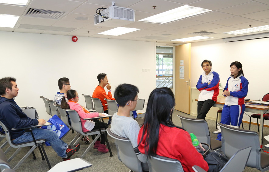 香港壁球精英运动员欧咏芝在体院开放日的「与精英运动员和教练会面」的环节中与公众人士分享她运动员生涯的点滴。