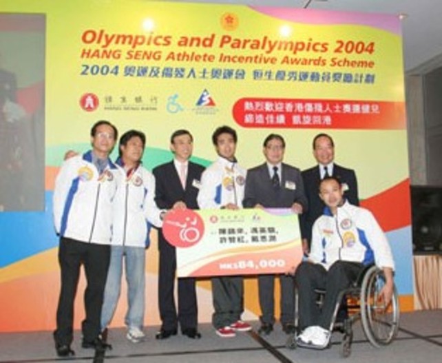 Men’s saber team (members from left: Tai Yan-yun, Chan Kam-loi, Fung Ying-ki, and Hui Charn-hung) receives a cash incentive of HK$84,000 for their gold medal in the team event.