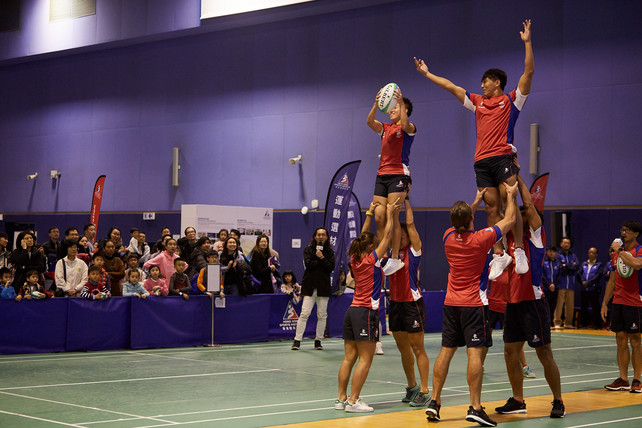 Demonstration and challenge zones, featuring badminton, table-tennis, rugby, wushu and sports for athletes with disabilities, were staged for the public to get up close and personal with elite athletes.