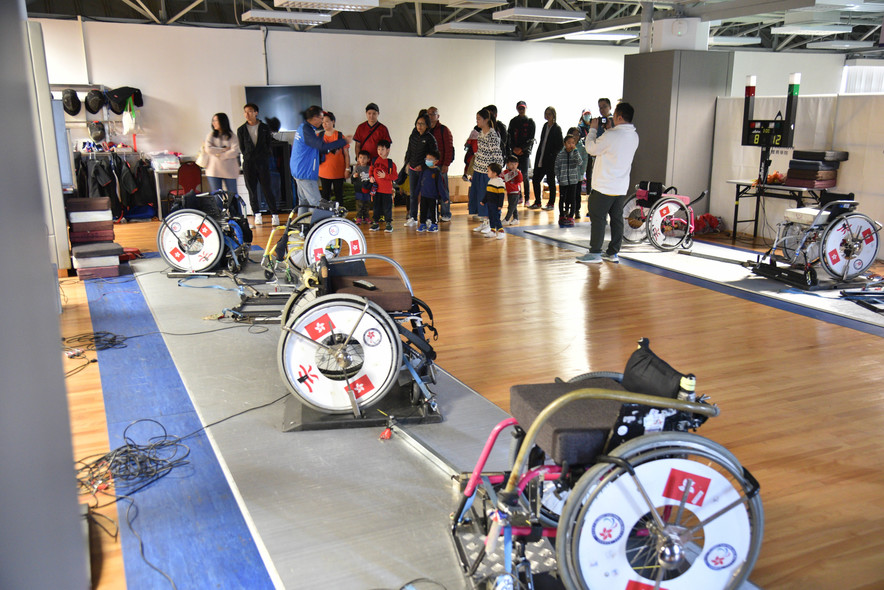 The Open Day arranged Guided Tours for participants to showcase the state-of-the-art training facilities, including the Athletic Field, Jockey Club Sports Building, Rowing Centre, Squash Courts, Swimming Complex, Table Tennis Hall, Tennis Courts, Tenpin Bowling Centre and Wushu Hall. Participants were able to take a glimpse of the training environment of Hong Kong elite athletes.