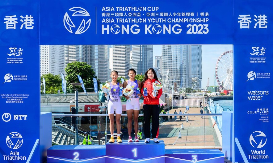 Man Lai-ki (right) (photo: Triathlon Association of Hong Kong China)