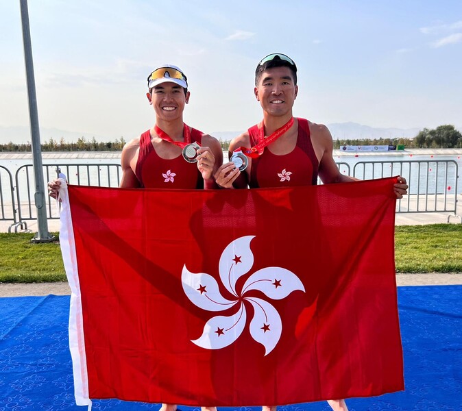 左起：林新栋及陈至锋
(图片来源：中国香港赛艇协会)