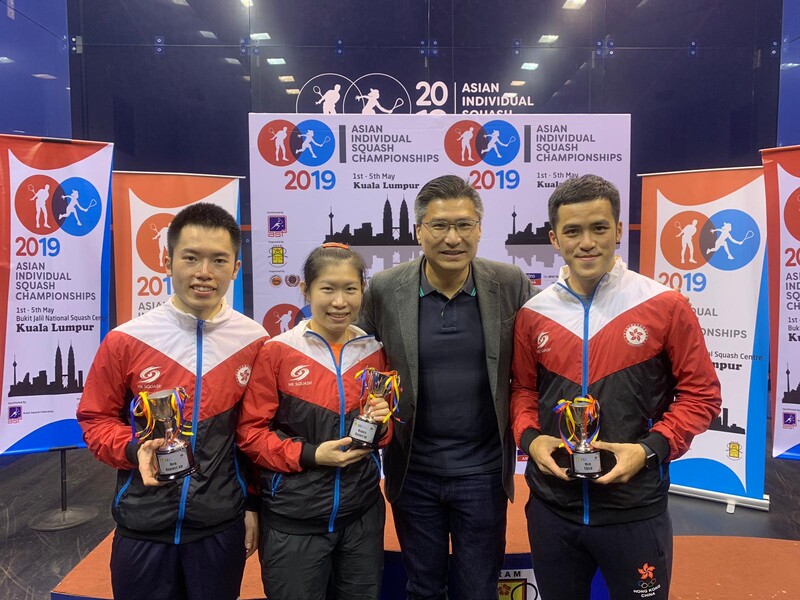 1st, 2nd and 4th from left: Au Chun-ming, Au Wing-chi and Yip Tsz-fung