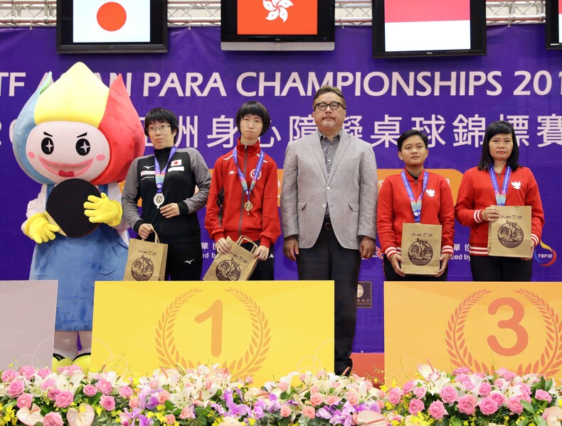 左二：吴玫荟（图片来源：ITTF Asian Para Table Tennis