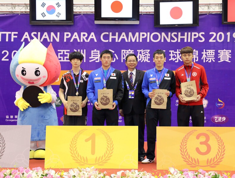 右一：梁仲仁（图片来源：ITTF Asian Para Table Tennis